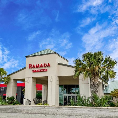 Ramada By Wyndham Del Rio Hotel Exterior foto