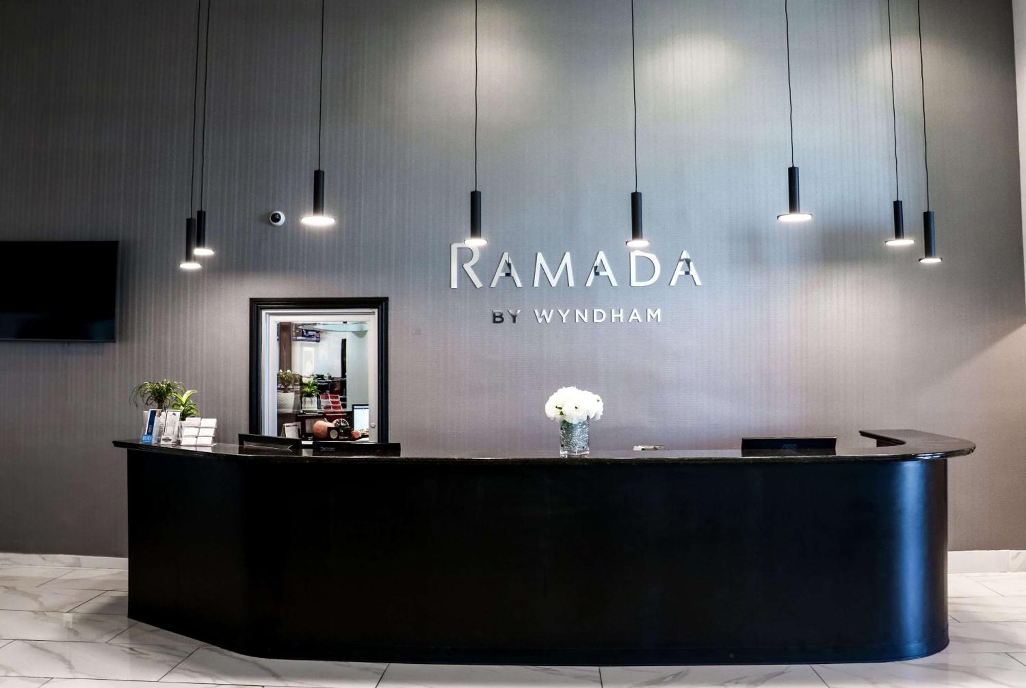 Ramada By Wyndham Del Rio Hotel Exterior foto