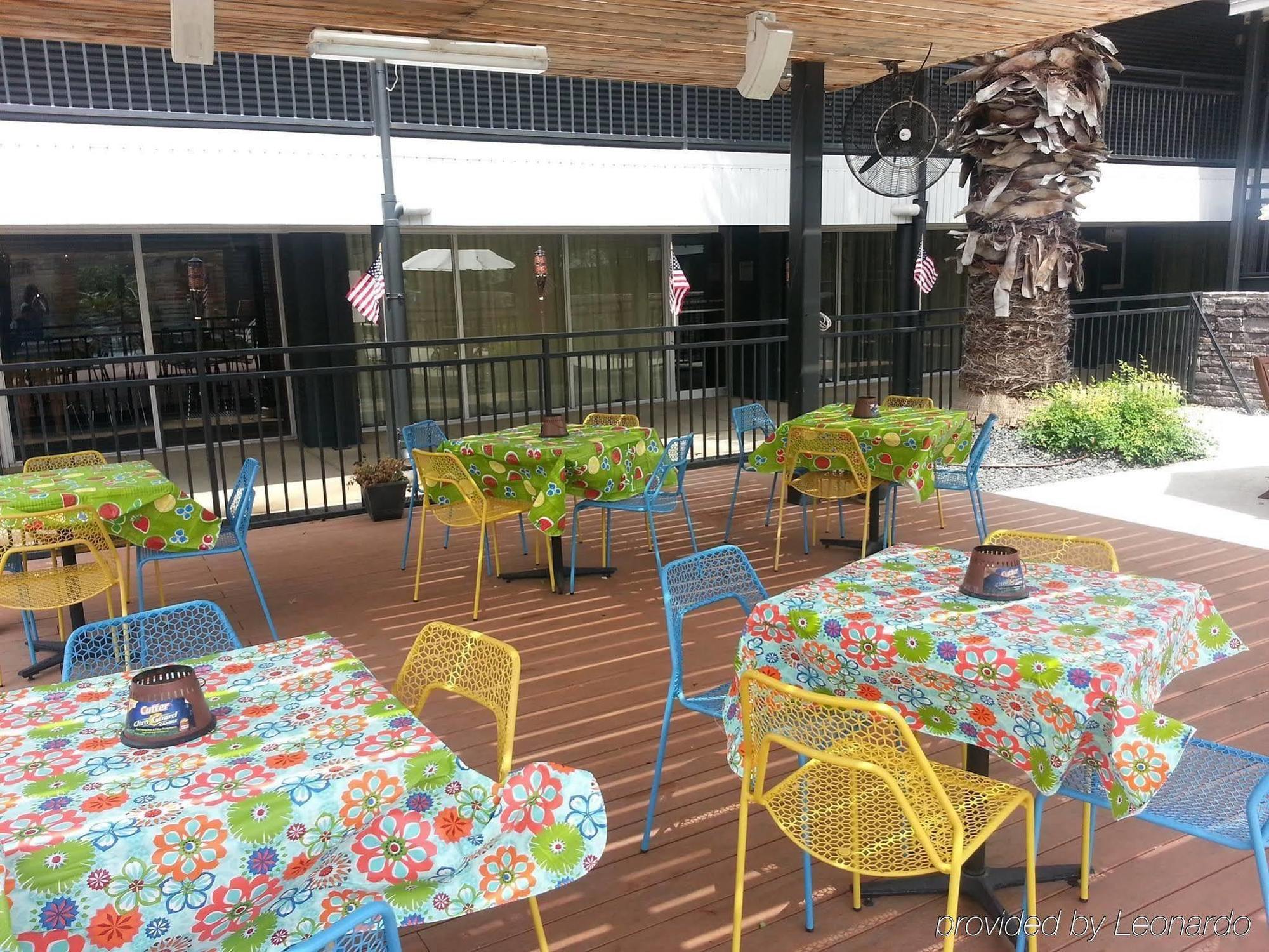 Ramada By Wyndham Del Rio Hotel Exterior foto